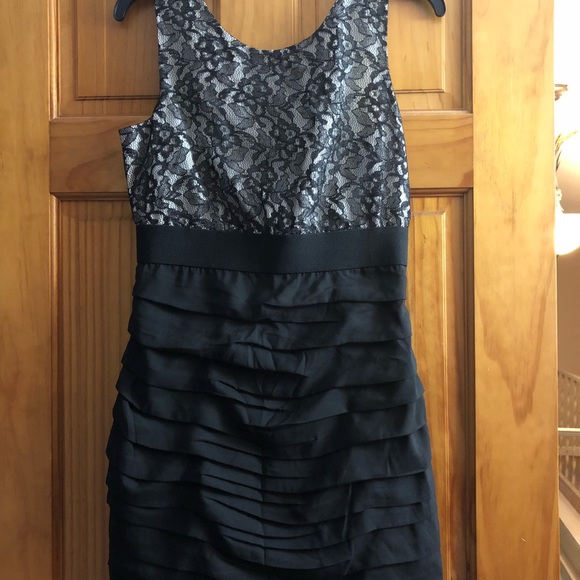 Dresses and shirts - Picture 5 of 8